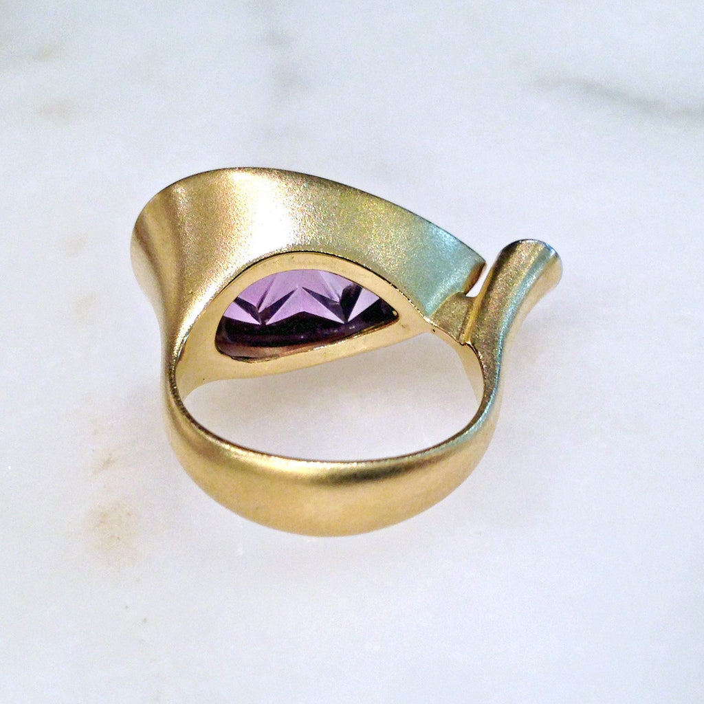 Atelier Munsteiner Icicle-Cut Amethyst Diamond Gold Ring Atelier Munsteiner