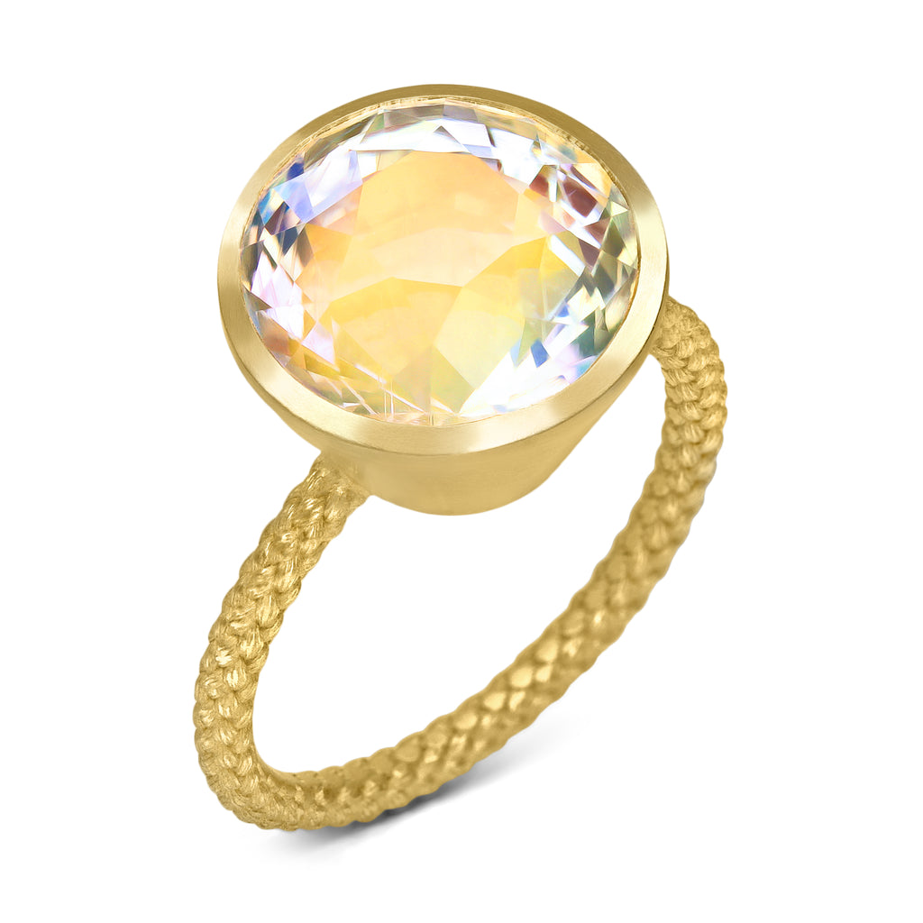 Talkative 7.41 carat Finest Diamond-Cut Rainbow Moonstone Solitaire Ring
