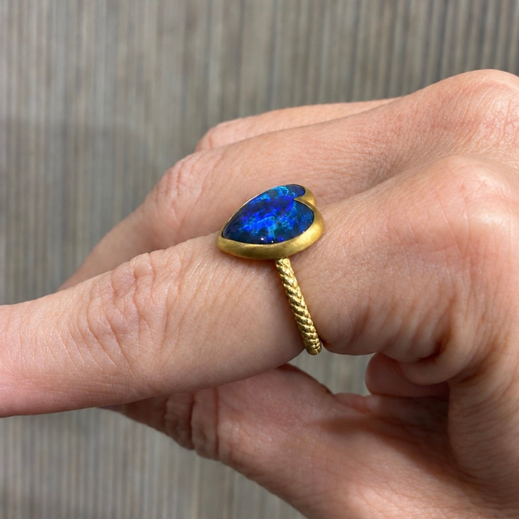 Talkative Black Opal Heart Cabochon Gold Ring
