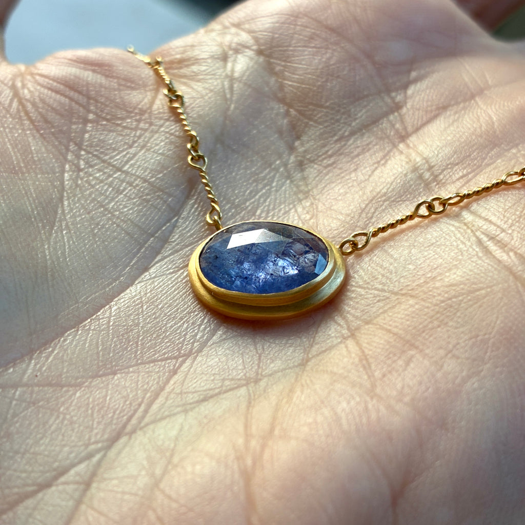 Talkative One of a Kind Tanzanite Oval Gold Pendant Necklace