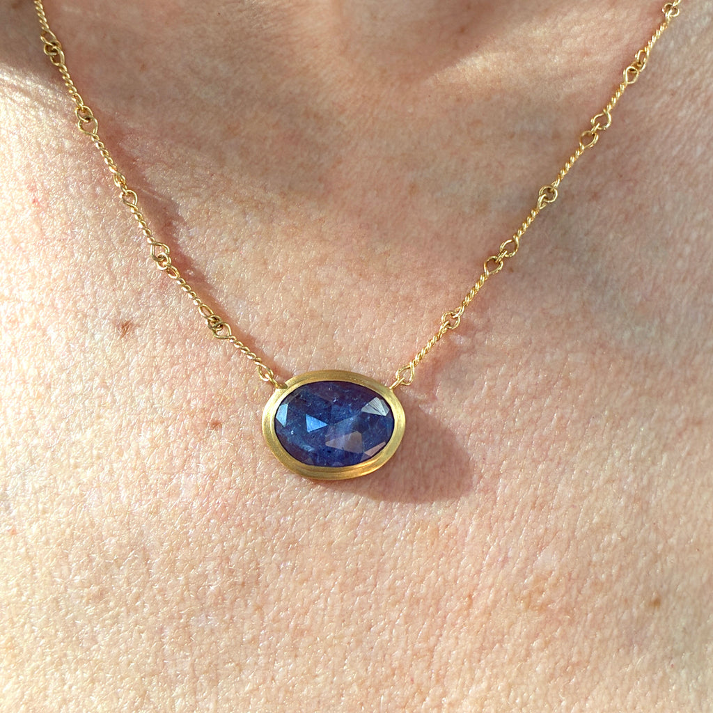 Talkative One of a Kind Tanzanite Oval Gold Pendant Necklace
