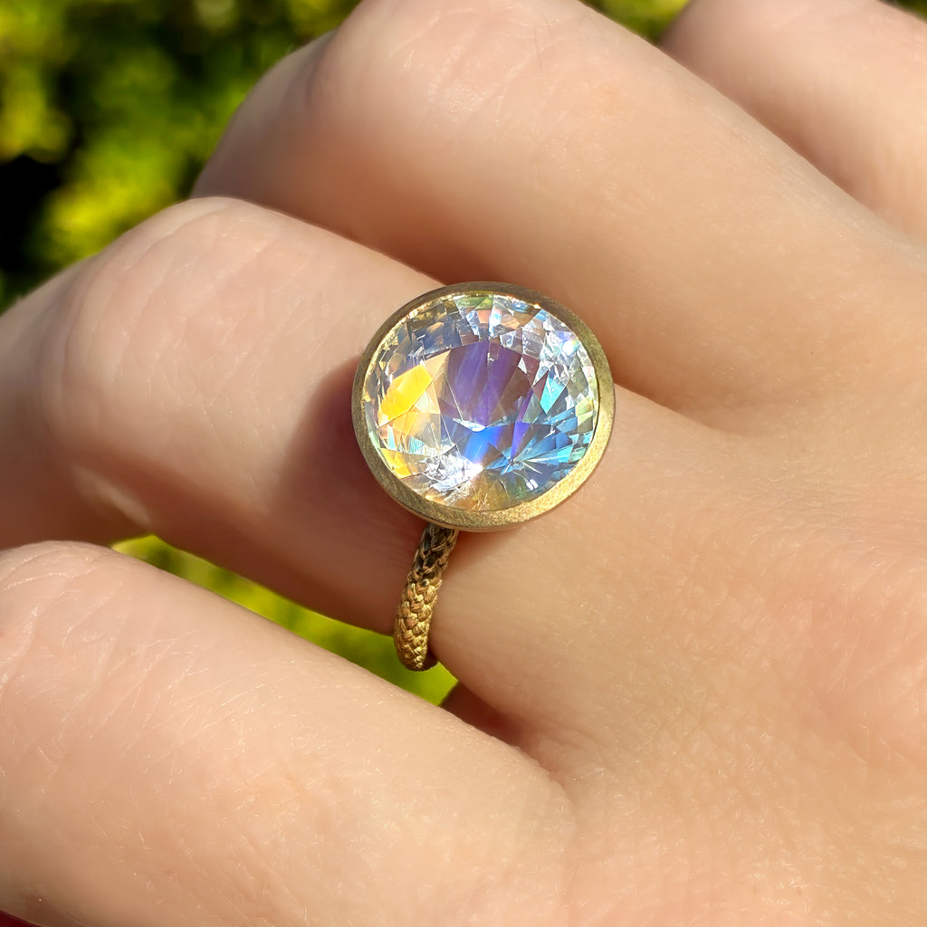 Talkative 7.41 carat Finest Diamond-Cut Rainbow Moonstone Solitaire Ring