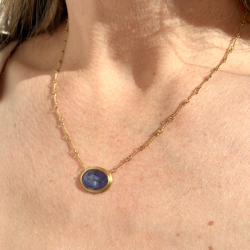 Talkative One of a Kind Tanzanite Oval Gold Pendant Necklace