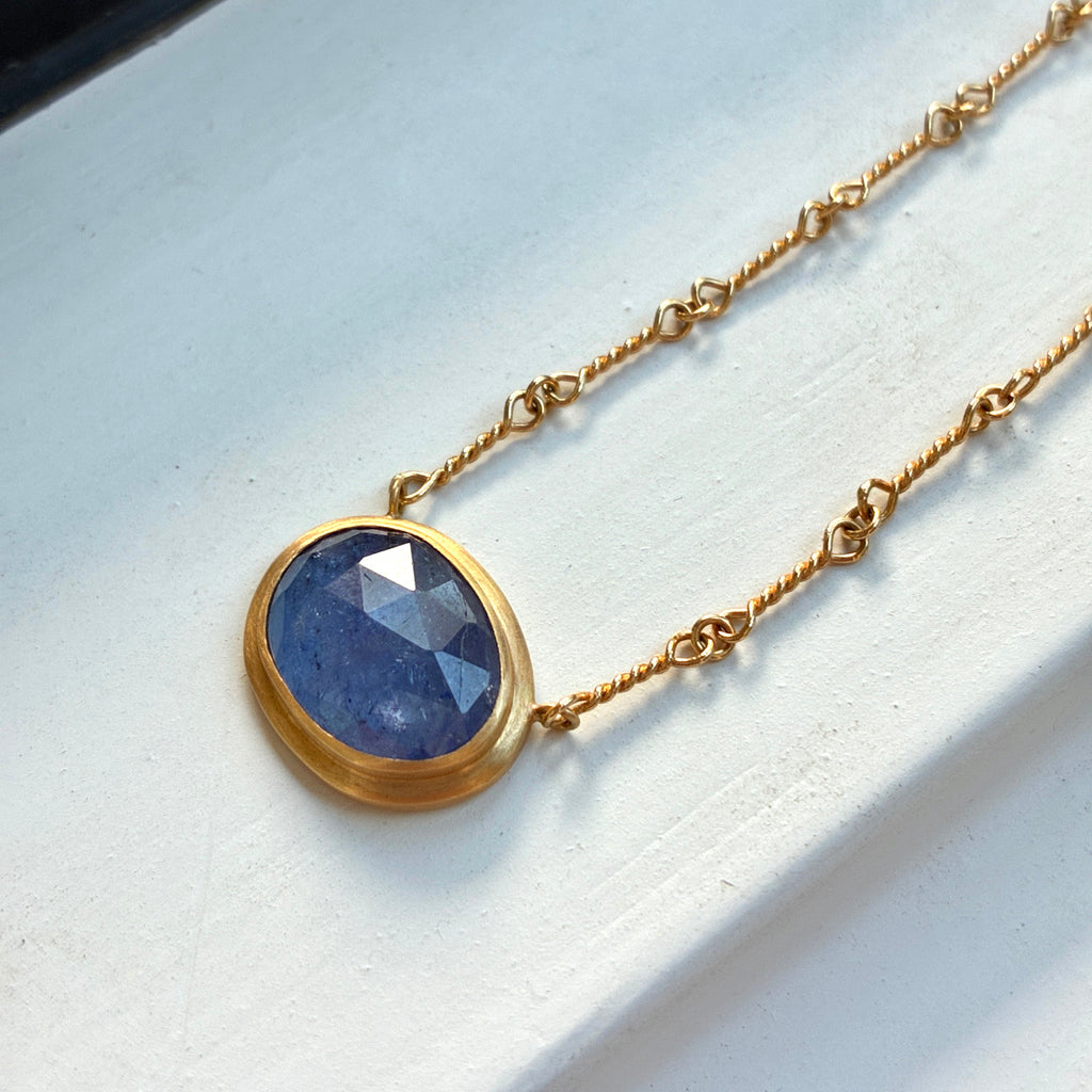 Talkative One of a Kind Tanzanite Oval Gold Pendant Necklace
