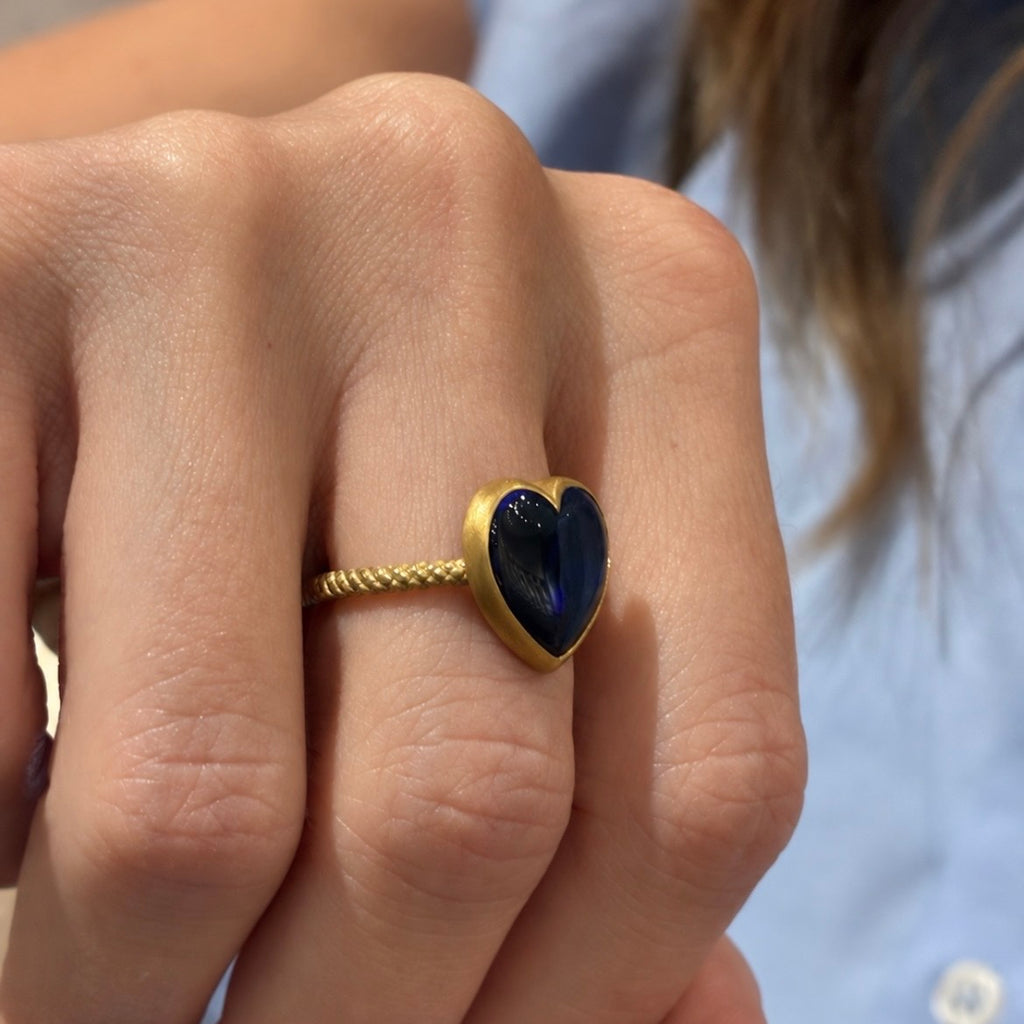 Talkative Black Opal Heart Cabochon Gold Ring