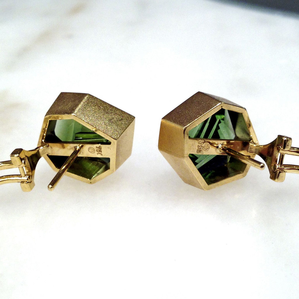 Atelier Munsteiner One of a Kind Faceted Green Tourmaline Gold Shuriken Earrings Atelier Munsteiner