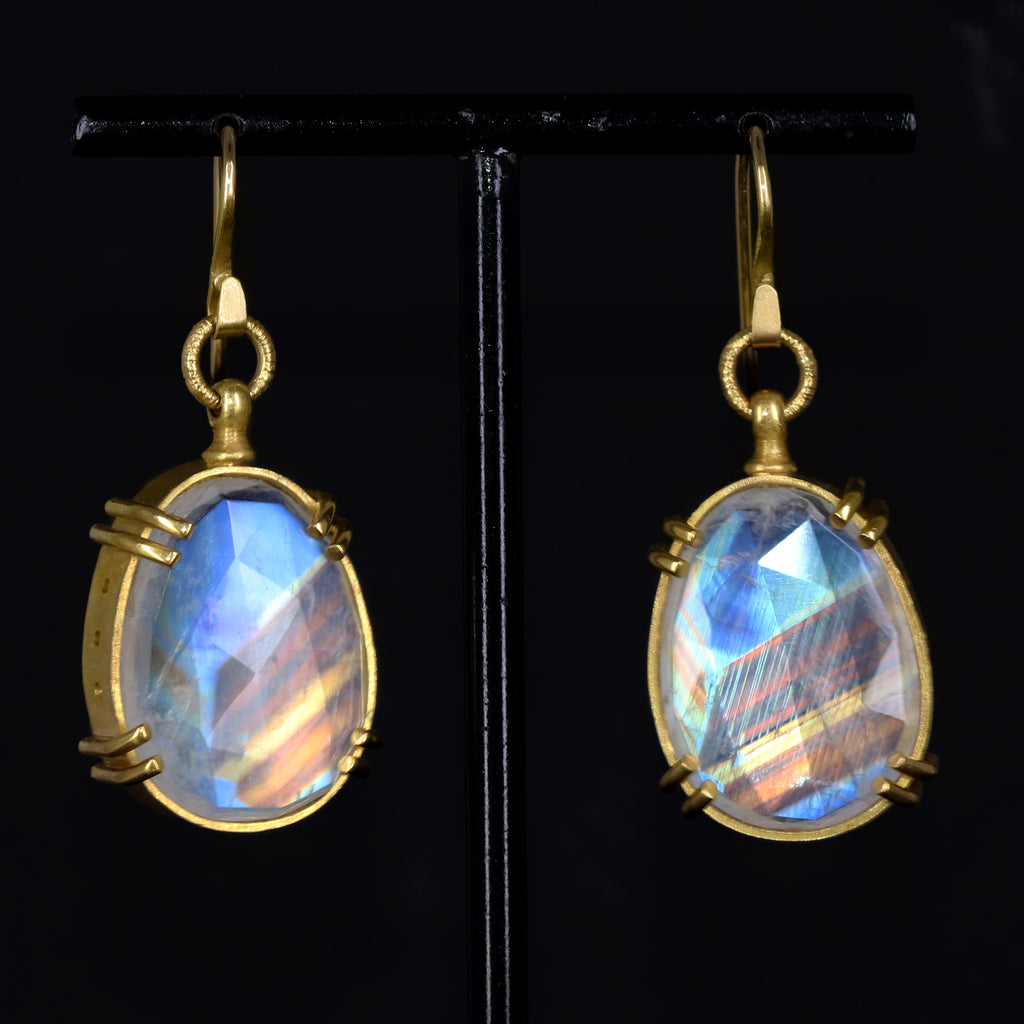 Dilamani - Opal & Diamond Dangle Earring Dilamani - Opal & Diamond Dangle Earring