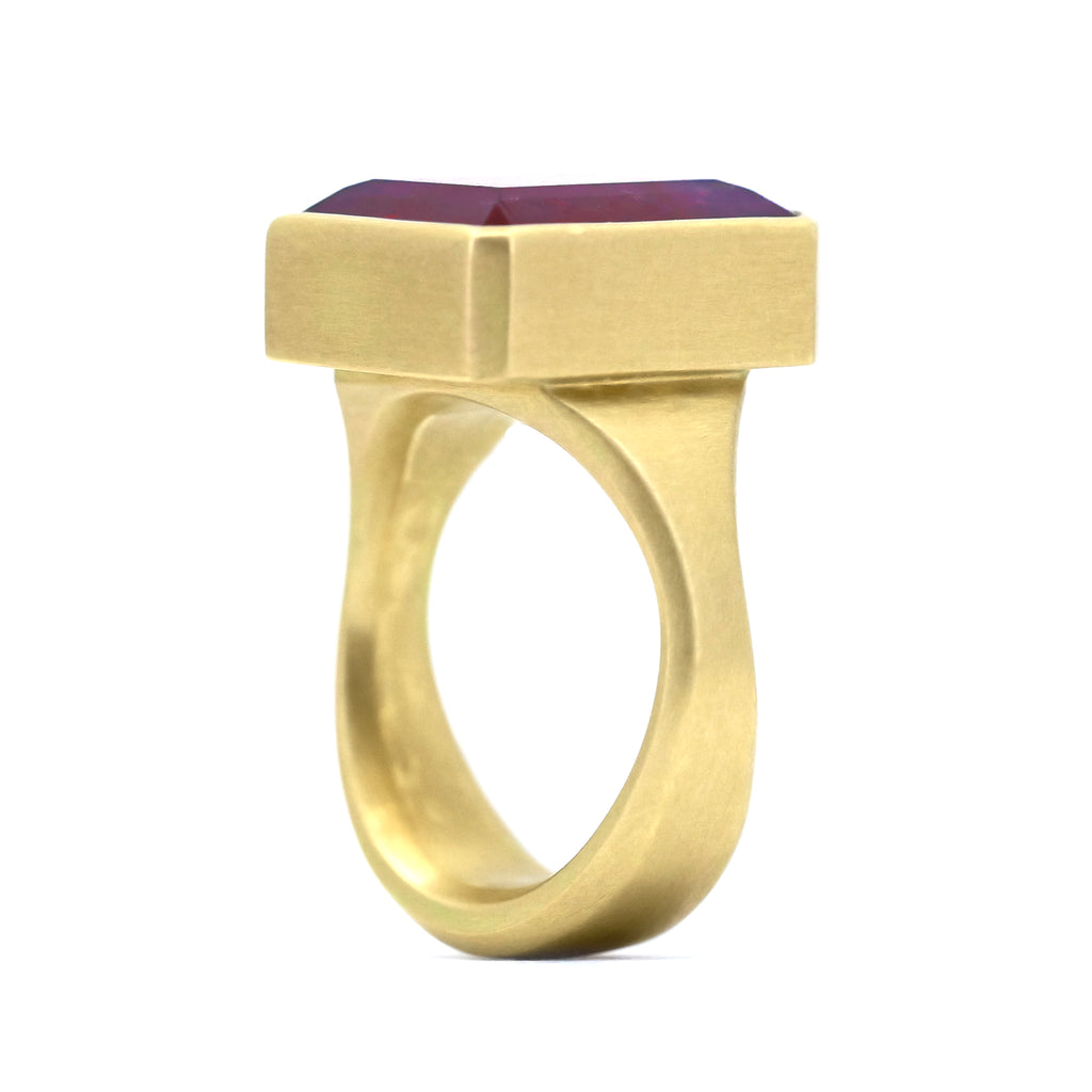 Lola Brooks 13.98 Carat Bi-Color Lilac Red Tourmaline Yellow Gold Ring